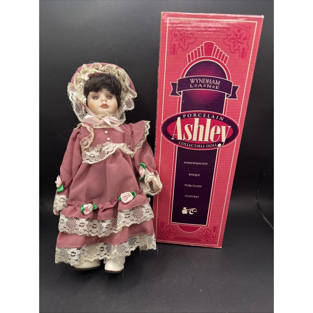 Vintage Wyndham Lane Ashley Porcelain Doll With Box & COA Never Displayed 90s